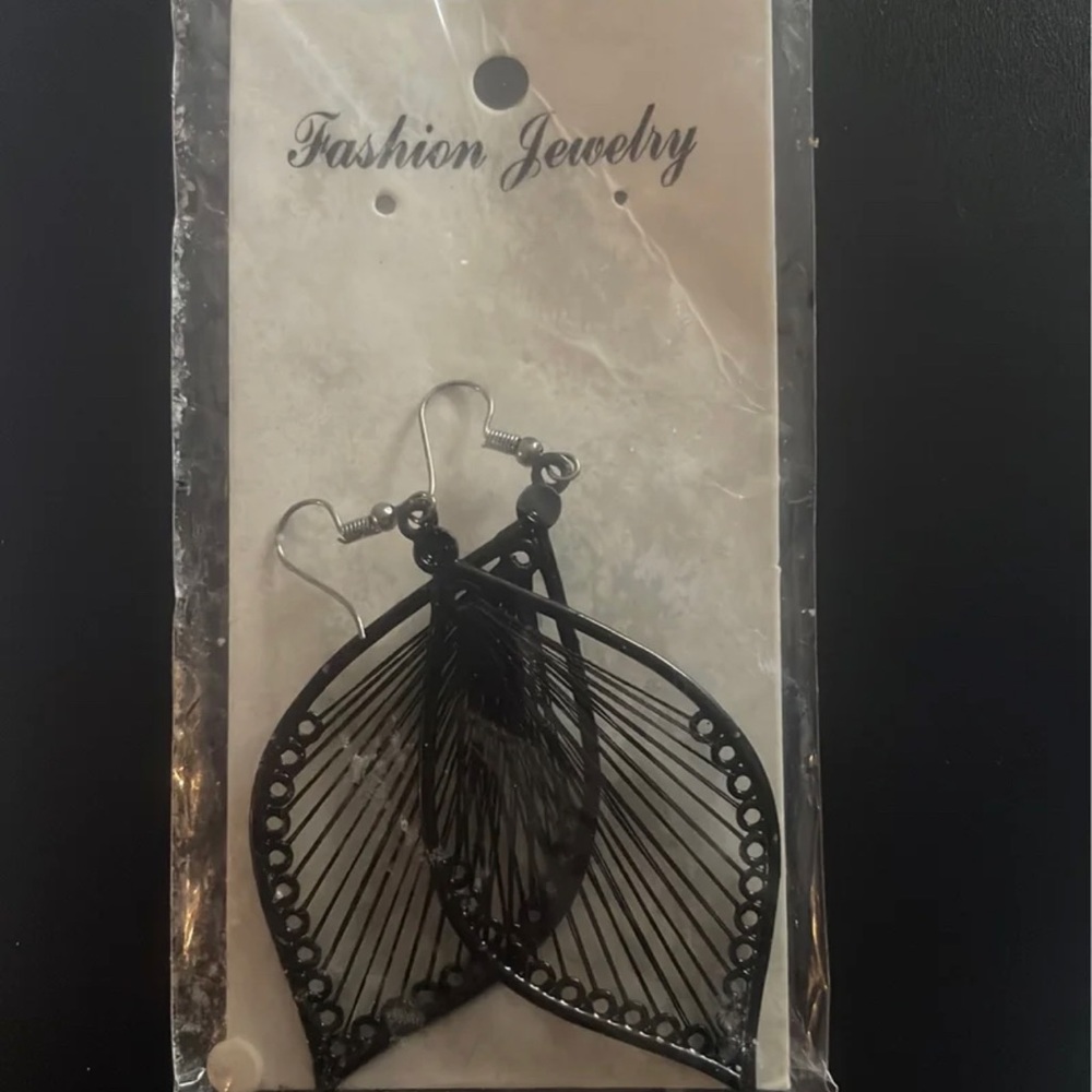Medium Hanging Black fashion earrings.
